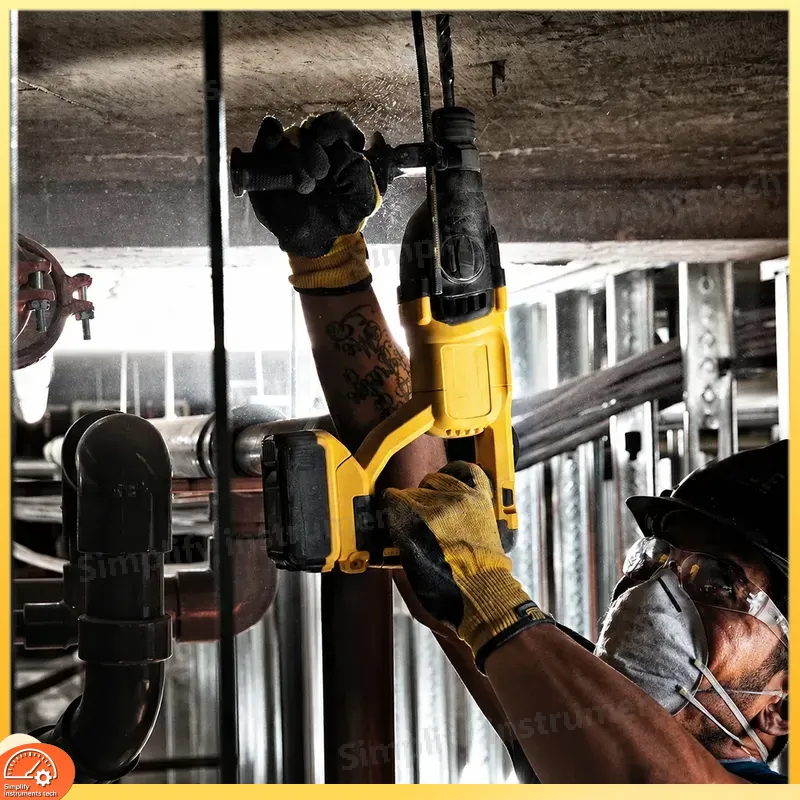 DCH133 1-calowy Bezszczotkowy  – Cordless Rotary Hammer 20V Brushless recenzja i cena
